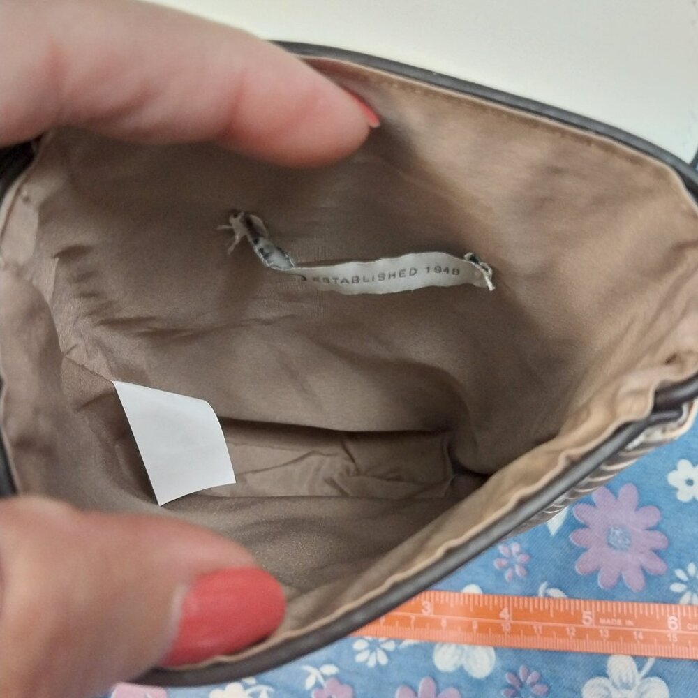 3106 Small Cato Crossbody Purse Bag in Gold and Cream. - Picture 7 of 12